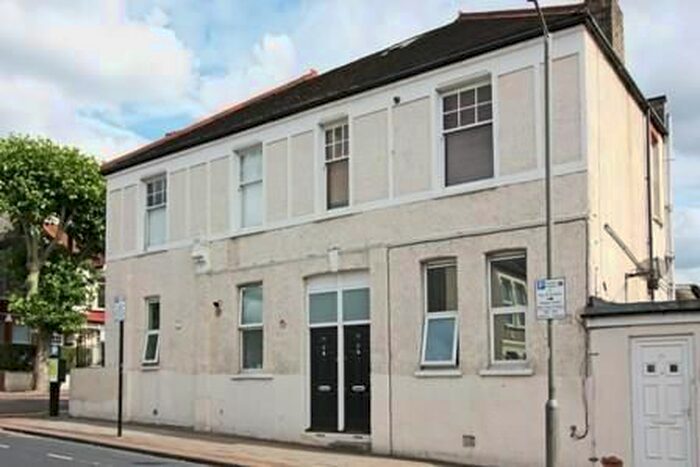 2 Bedroom Flat To Rent In Blakenham Road, London, SW17