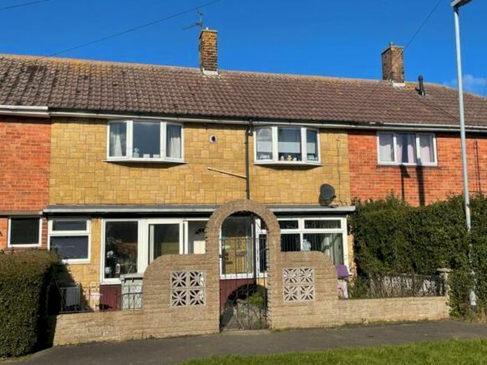 3 Bedroom Property To Rent In Windsor Crescent, PE25