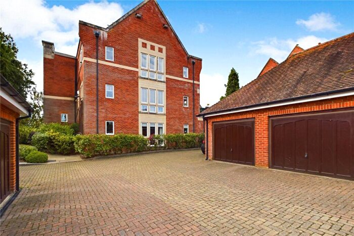 2 Bedroom Apartment For Sale In Abbey Gardens, Upper Woolhampton, Reading, RG7