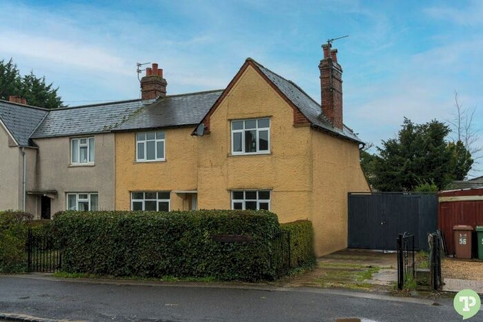 3 Bedroom Semi-Detached House To Rent In Cowley Road, Littlemore, OX4