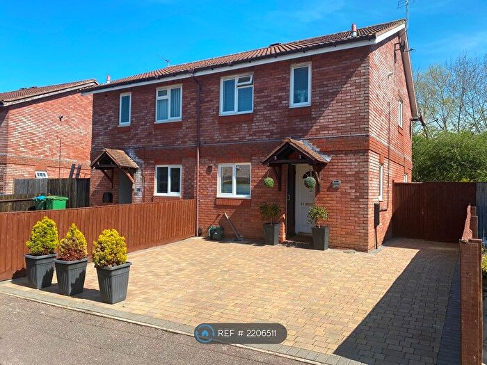 3 Bedroom Semi-Detached House To Rent In Vincent Road, Aylesbury, HP19