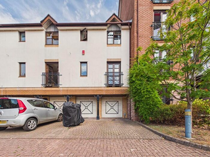 2 Bedroom Coach House For Sale In Butlers Walk, Bristol, BS5