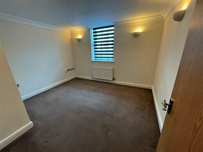 2 Bedroom Flat To Rent In Bridge Street, Leatherhead, KT22