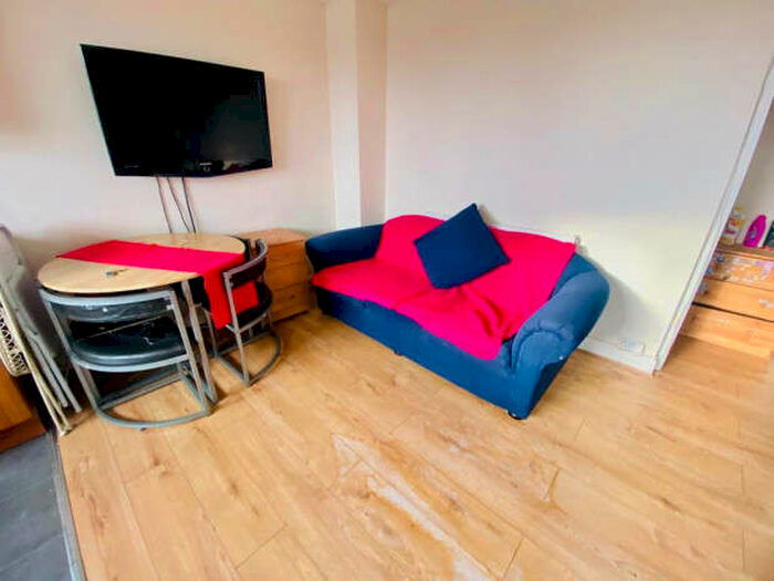 2 Bedroom Flat To Rent In Church Road, Northolt, UB5