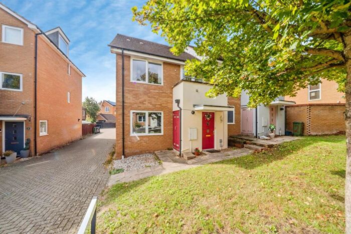 3 Bedroom Semi-Detached House For Sale In Kelly Gardens, Oxley Park, Milton Keynes, MK4