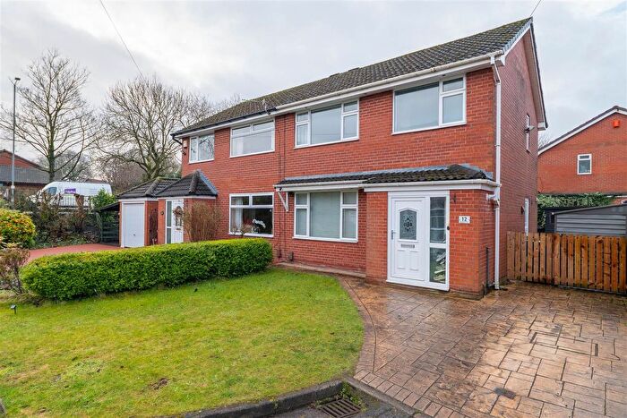 3 Bedroom Semi Detached House For Sale In Ashness Close, Horwich, Bolton, BL6