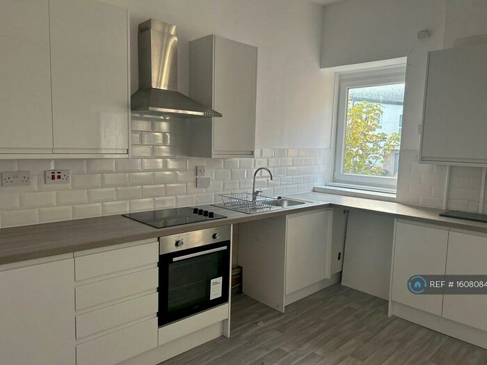 3 Bedroom Flat To Rent In South Vennel, Lanark, ML11