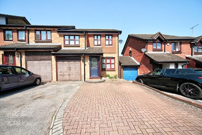3 Bedroom Semi-Detached House For Sale In Reedsdale, Luton, Bedfordshire, LU2