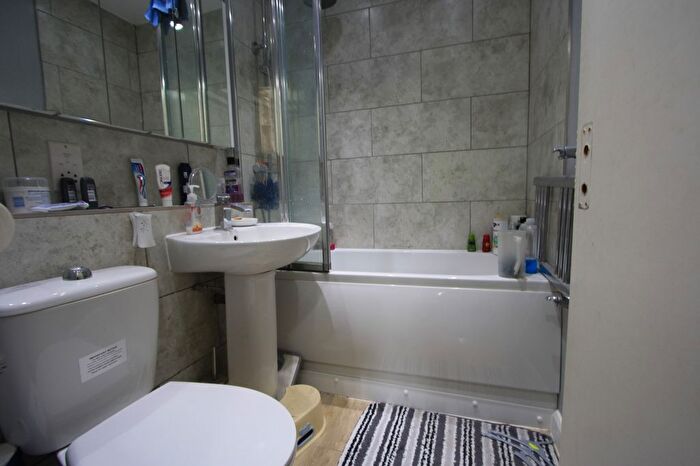 2 Bedroom Terraced House To Rent In Boxley Road, Morden, SM4