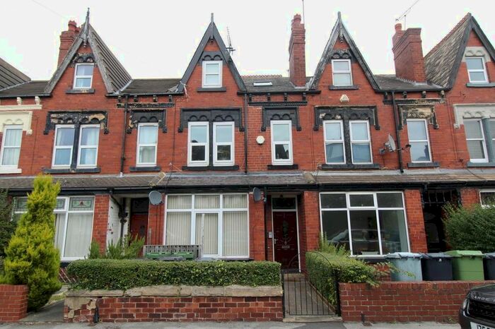 1 Bedroom Flat To Rent In Roman Grove, Leeds, LS8