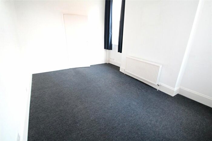 2 Bedroom Apartment To Rent In Alexandra Grove, Finchley, London, N12