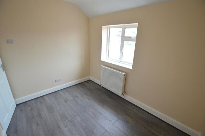 4 Bedroom Terraced House To Rent In St. Elmo Crescent, Slough, SL2