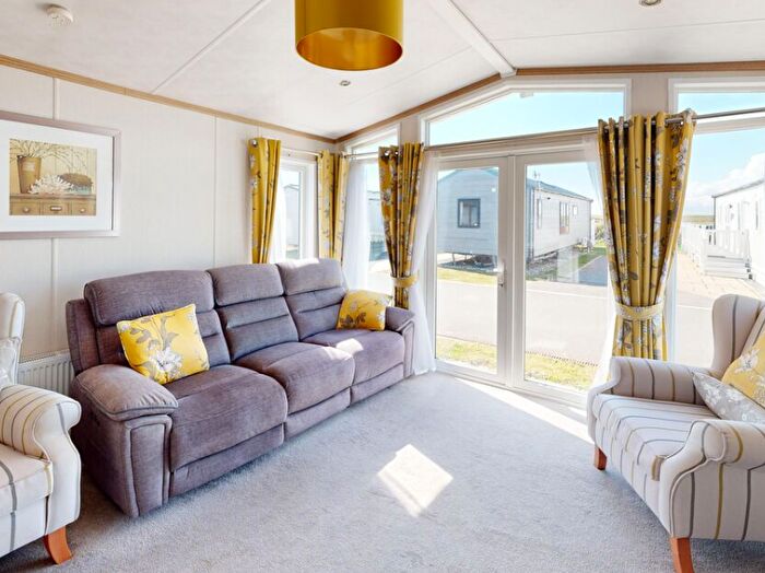 2 Bedroom Mobile/park Home For Sale In Warners Lane, Selsey, Chichester, PO20