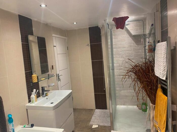 5 Bedroom Semi-Detached House To Rent In Wagon Lane, Birmingham, B92