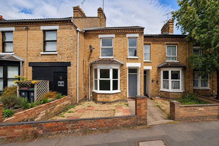 3 Bedroom Terraced House For Sale In Wellingborough Road, Rushden, Northamptonshire, NN10
