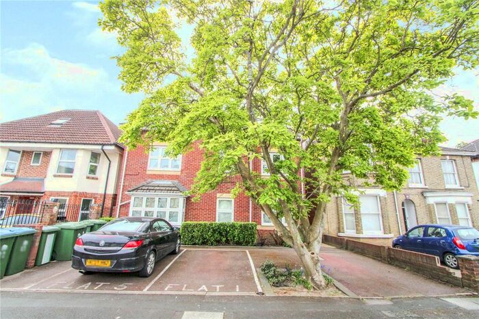 2 Bedroom Flat To Rent In Roberts Road, Southampton, Hampshire, SO15