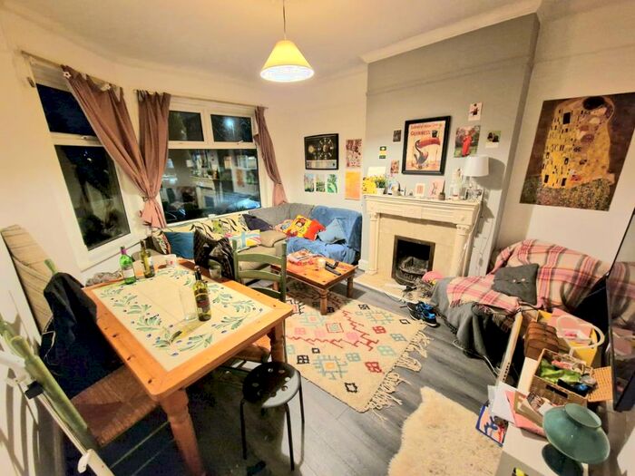 6 Bedroom Semi-Detached House To Rent In Bamford Road, Didsbury, M20