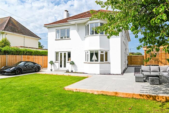 2 Bedroom Apartment For Sale In Seaward Avenue, Barton On Sea, New Milton, Hampshire, BH25