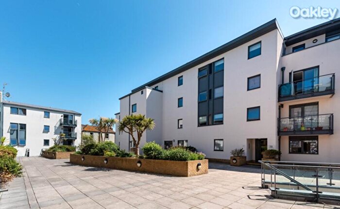 2 Bedroom Flat To Rent In West Street, Brighton, BN1