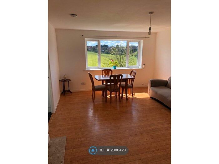 2 Bedroom Flat To Rent In Buchanan Drive, Luton, LU2