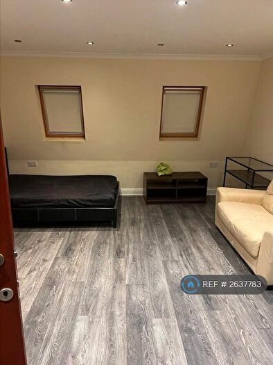 Studio To Rent In Brookhill Road, London, SE18