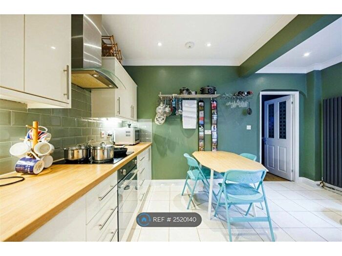 3 Bedroom Semi-Detached House To Rent In King George Avenue, London, E16