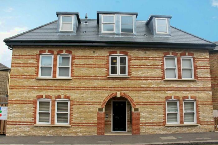 1 Bedroom Flat To Rent In Eastwood Road, London, E18