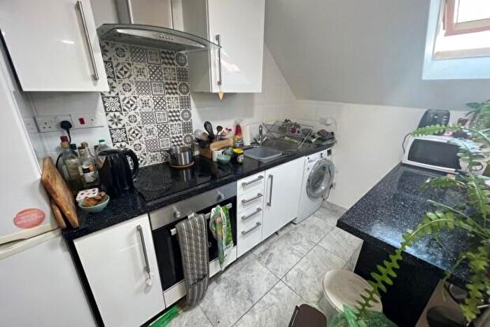 1 Bedroom Flat To Rent In Deen Court Adamstown, CF24