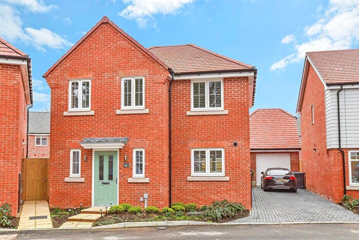 3 Bedroom Detached House For Sale In Farrenden Way, Chichester, West Sussex, PO20