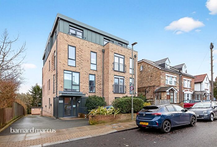 2 Bedroom Flat For Sale In Friern Park, London, N12