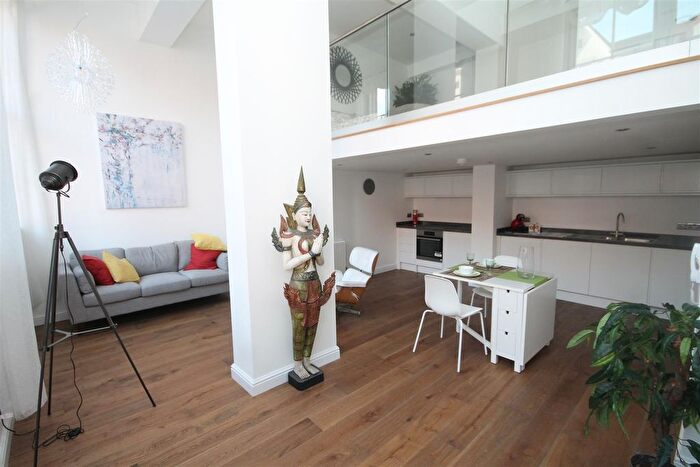 1 Bedroom Flat To Rent In The Old Post Office, High Street, SO14