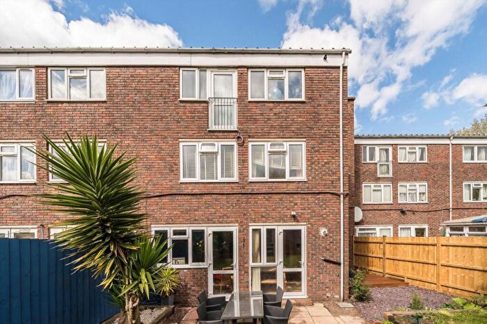 2 Bedroom Flat To Rent In Bradley Close, Bradley Close, N7