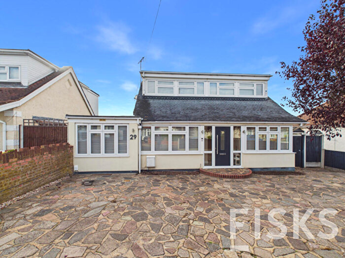 3 Bedroom Chalet For Sale In Northern Avenue, Benfleet, SS7