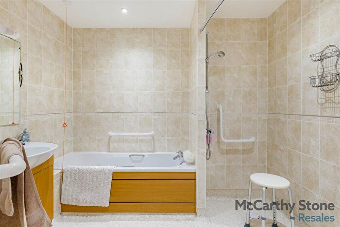 1 Bedroom Flat For Sale In Dutton Court, Station Approach, Off Station Road, Cheadle Hulme, SK8