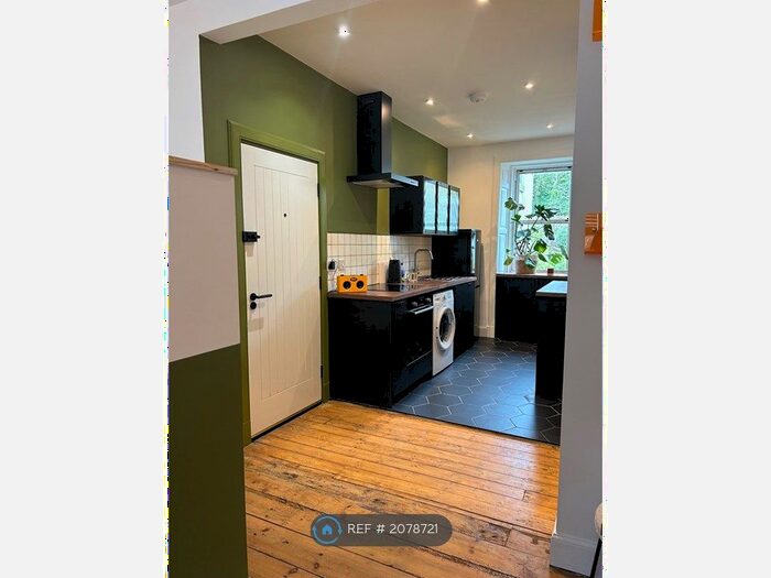 Studio To Rent In High Street, Fife, KY3