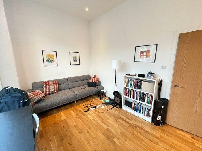 1 Bedroom Flat To Rent In Hartham Road, London, Caledonian Road, N7