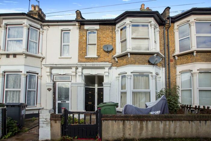 2 Bedroom Flat To Rent In Warren Road, Leyton, E10