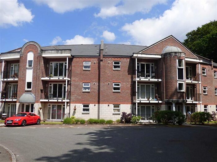 2 Bedroom Flat To Rent In The Topiary, Poole, Dorset, BH14