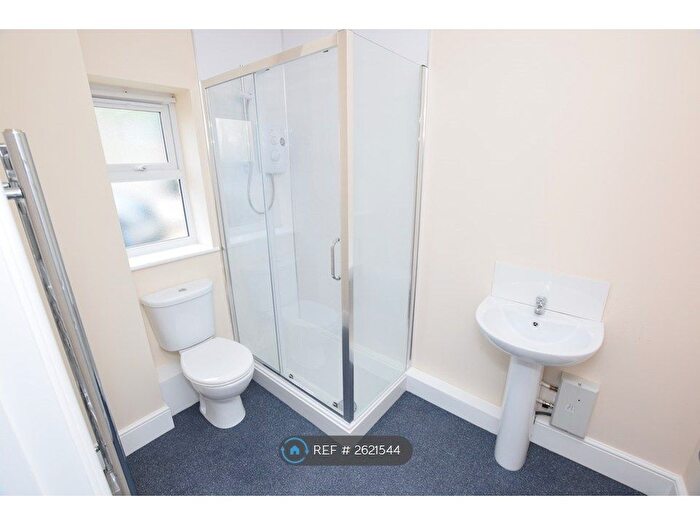 1 Bedroom Flat To Rent In Vestry Road, Street, BA16