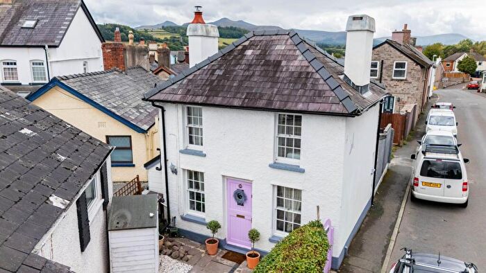 2 Bedroom Cottage For Sale In Maendu Street, Brecon, LD3