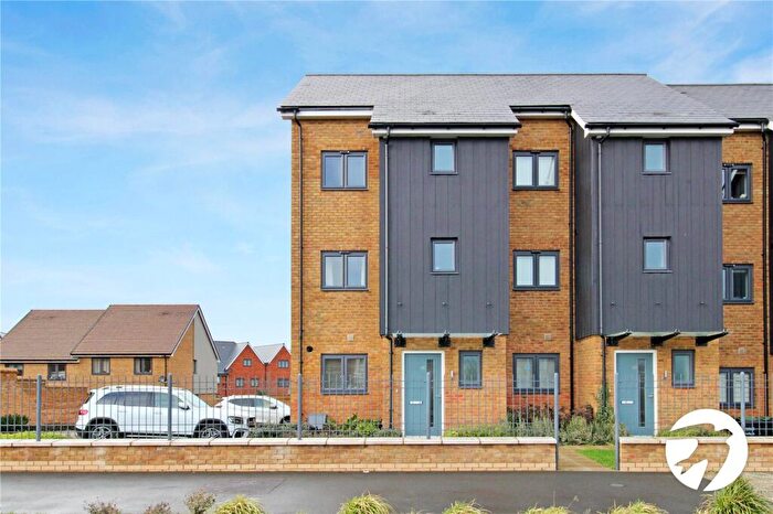 4 Bedroom End Of Terrace House To Rent In Springhead Parkway, Northfleet, Gravesend, Kent, DA11