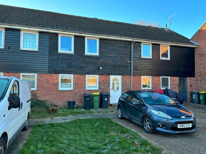 3 Bedroom Terraced House To Rent In Hartford Close, Rayleigh, Essex, SS6