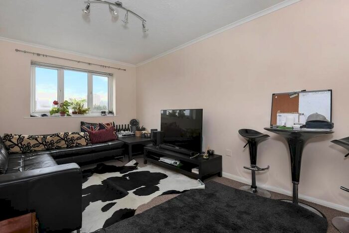 1 Bedroom Flat To Rent In Seymour Way, Sunbury On Thames, TW16