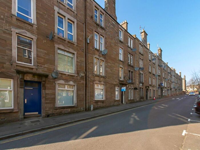 1 Bedroom Flat To Rent In Baldovan Terrace, Stobswell, Dundee, DD4