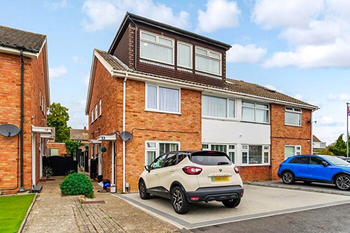 4 Bedroom Maisonette To Rent In Oak Close, Waltham Abbey, EN9