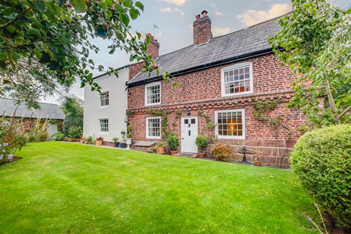 4 Bedroom Link Detached House For Sale In The Village, Burton, Cheshire, CH64