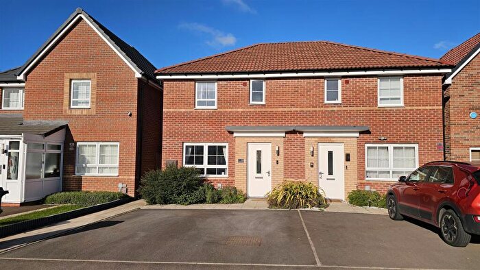 3 Bedroom Semi Detached House For Sale In Gray Avenue, Bingham, NG13