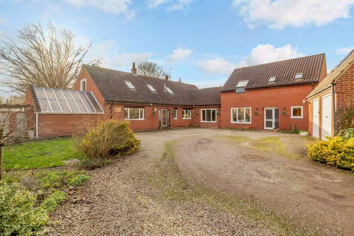 4 Bedroom Detached House For Sale In Hall Drive, Honingham, Norwich, NR9