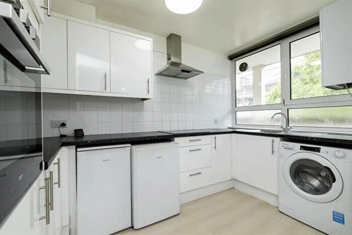 2 Bedroom Apartment To Rent In Broxwood Way, London, NW8