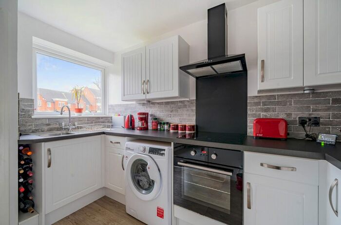 3 Bedroom Terraced House For Sale In York Close, Horsham, RH13